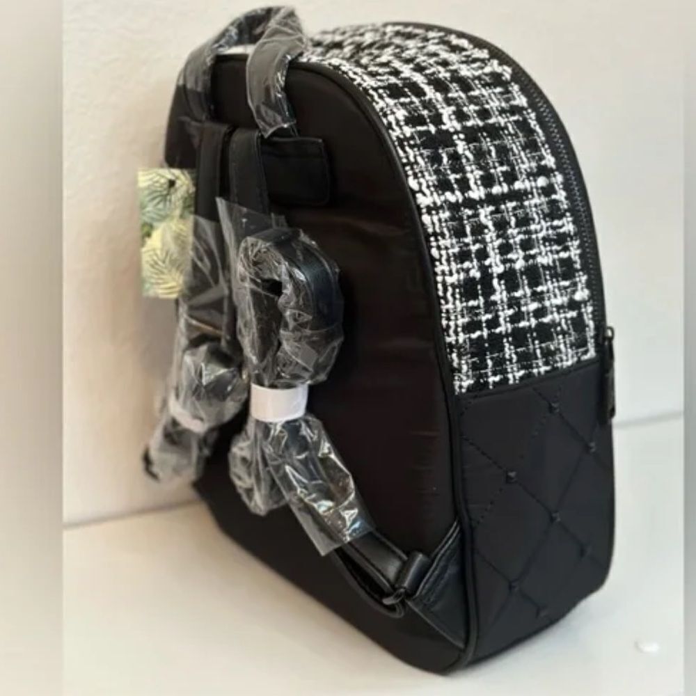BADGLEY MISCHKA NWT DIAMOND QUILTED NYLON BACKPACK - Picture 3 of 4